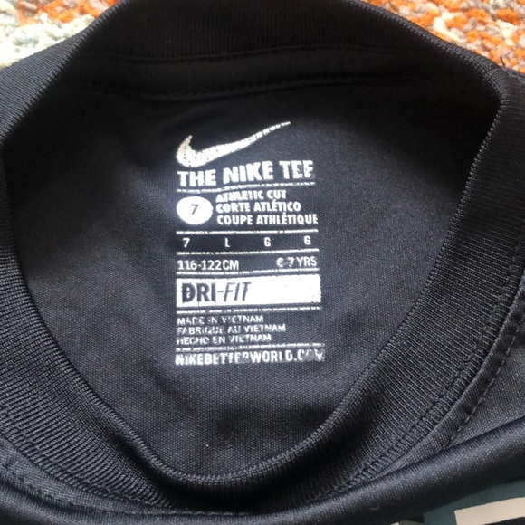 Nike shirt - Picture 3 of 3